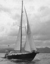 Spirare just flying past our friend in Panama: Charging with full sails (130% Genoa)