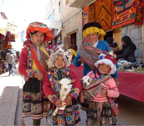 Kids in Pisaq market
