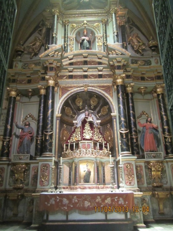 One of a dozen ornate altars in the Cathedral.