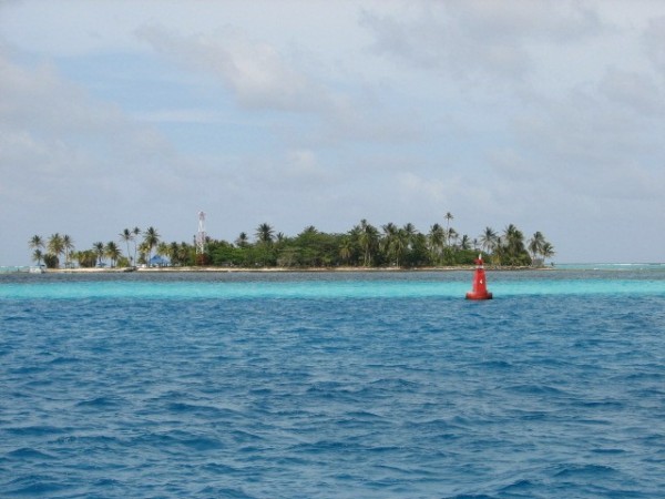 Haynes Cay islet seen from our anchorage.