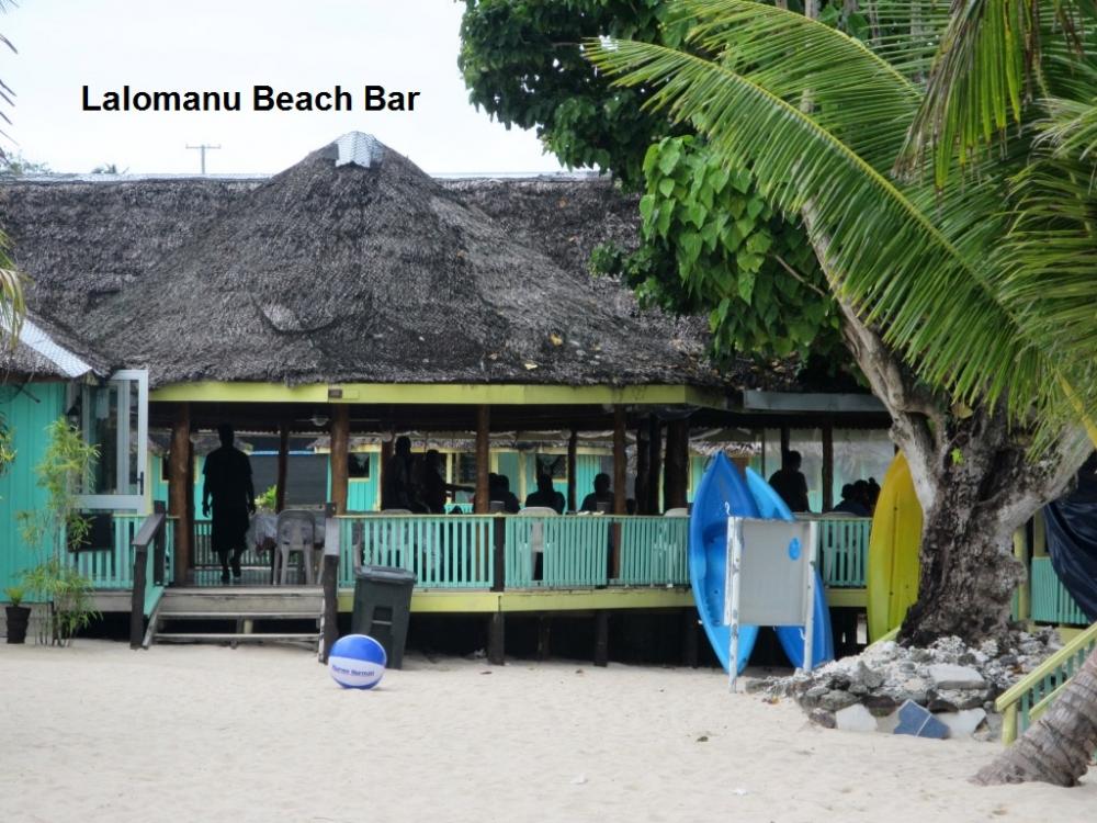 Lalomanu Beach Resort bungalos, fales & restaurant