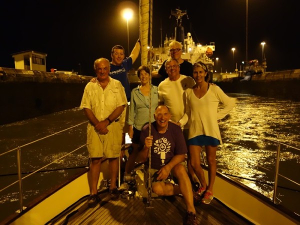 Left to right: Bryan, Garrow, Gail, Paul, Tony, Chris and Bonnie.  Relaxing while the lock fills with water.
