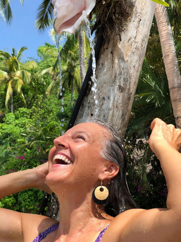 Heidi LOVES the conch shell shower at Maraikas Beach Club! Thanks for the great pic Bonita!