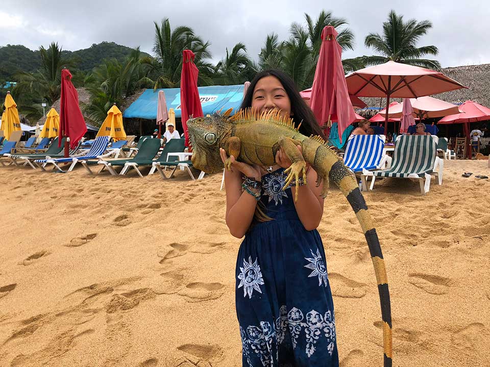 Mae hanging out with an igante iguana in Yelapa. 
