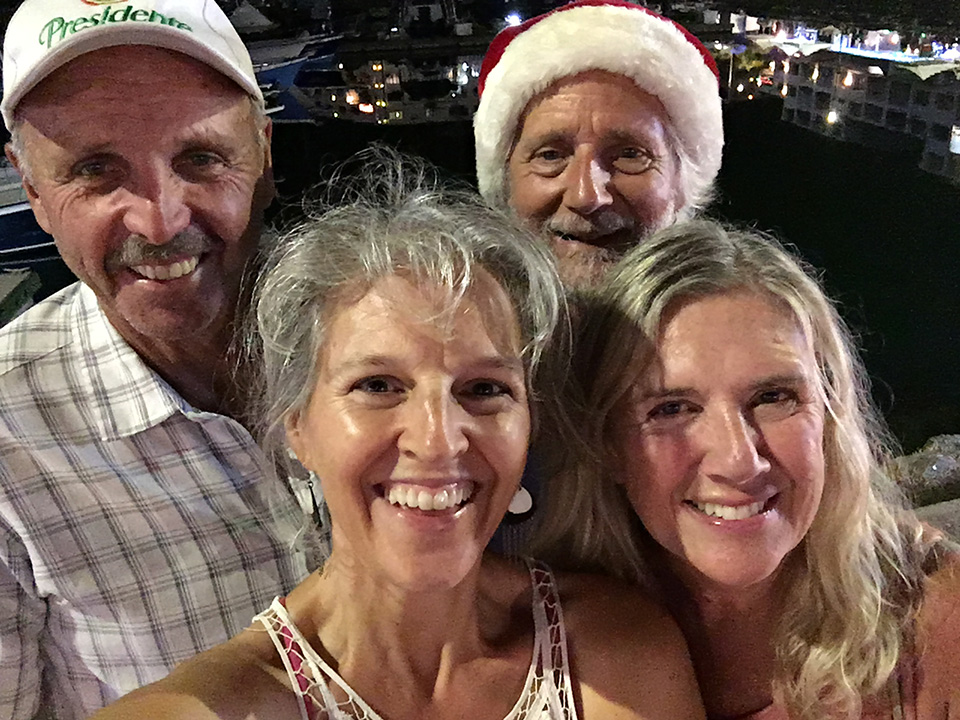 SO. MUCH. FUN! Seattle sailing friends Chris & Eric (along with daughters Brenna, Gretchen, and Hanah) are here in PV for the holidays. When we all get together we talk for hours on end. So nice to have a little bit of "home" here for Christmas. 