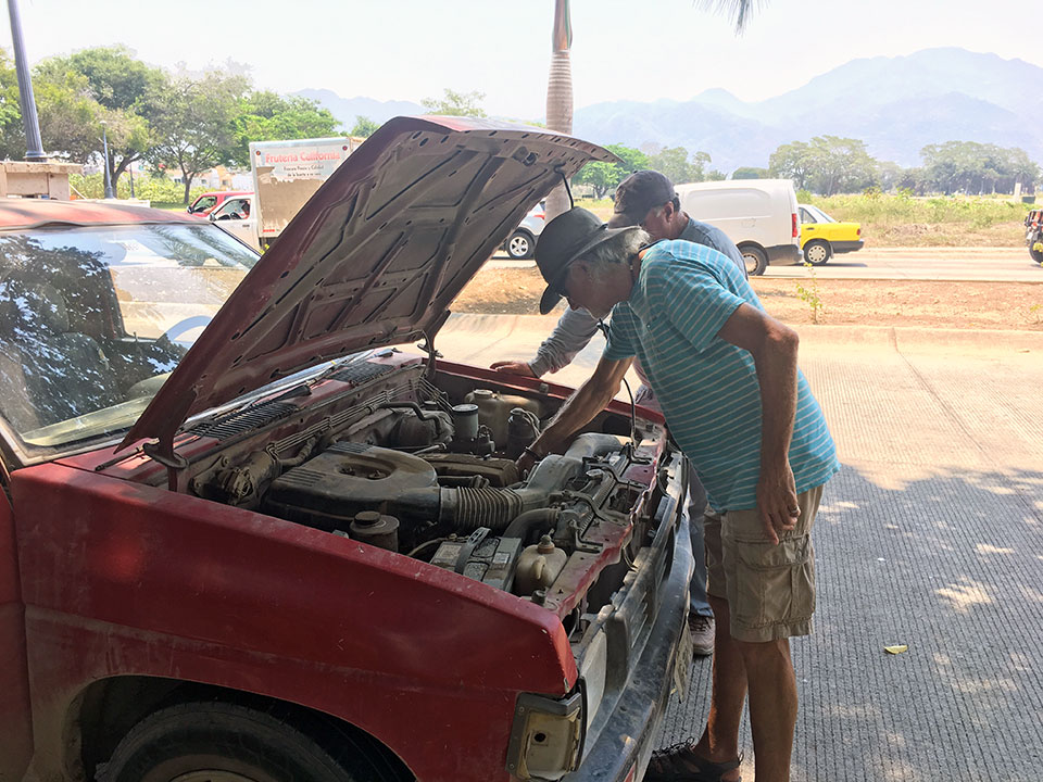 Ever the good Sam (and engine mechanic too), Captain Kirk stopped to help an older Mexican gentleman on the street who was having engine trouble. Kirk was able to determine it was a fuel problem, but exactly what? Bad fuel? Clogged injectors? With out tools he couldn