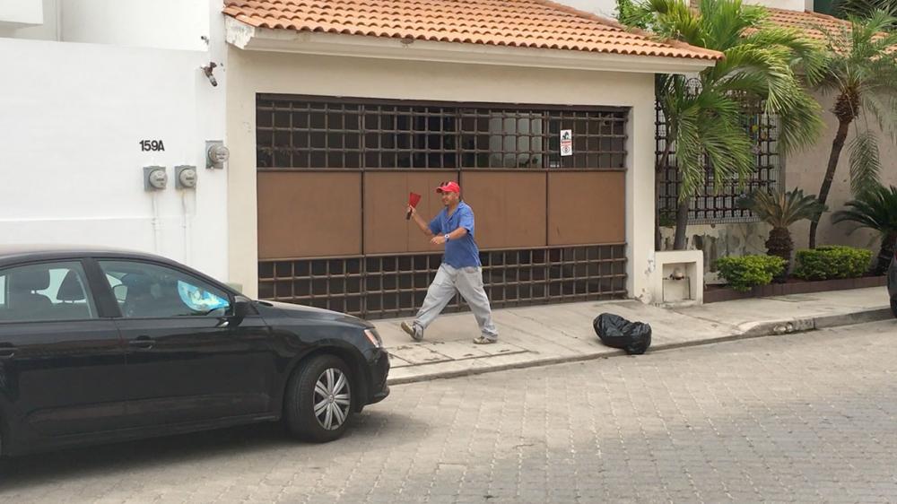 Another creative Mexican solution: the bell-ringing garbage man. Houses don