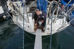 Italy/Sardinia: Varnishing cockpit teak  -  Pontile Destriero in Cannigione  -  11.2019  -  Italy/Sardinia