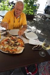 Italy /Sicily : Yummy pizza in Messina  -  09.20 -  Italy /Sicily 