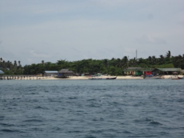 Diving resorts along the coast of Mabul.