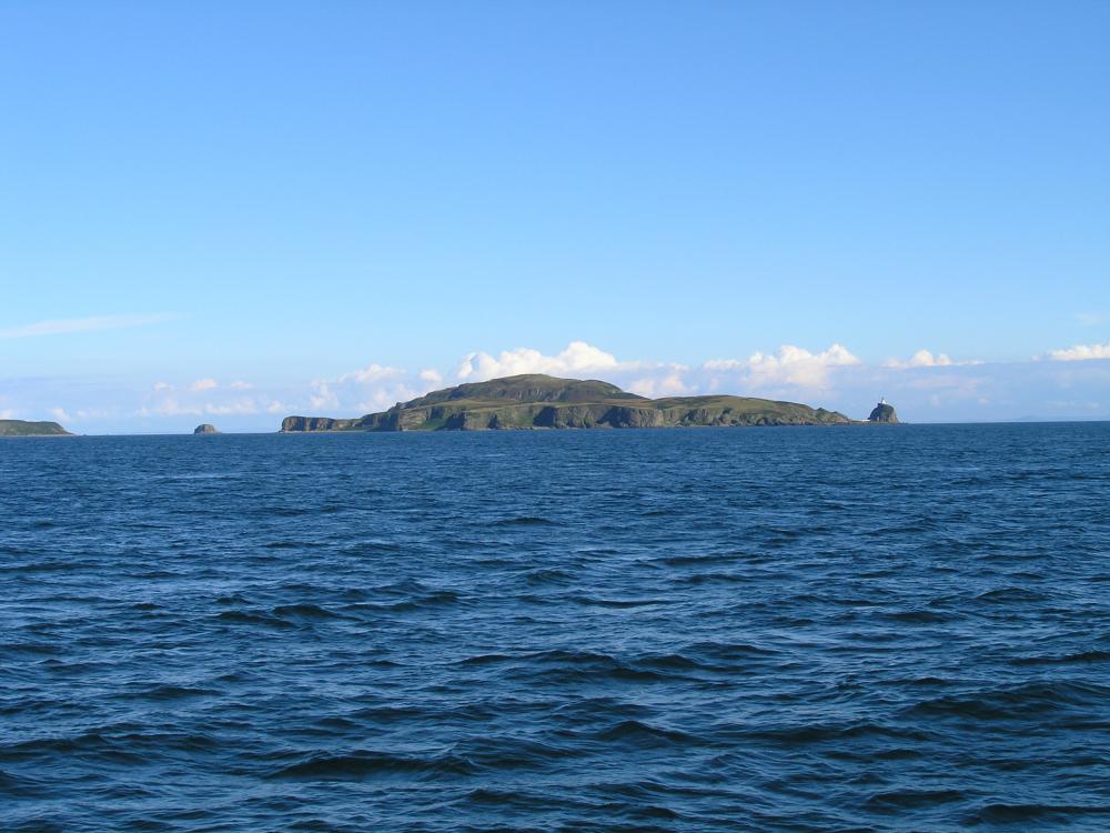 Approach from the west towards Sanda Island