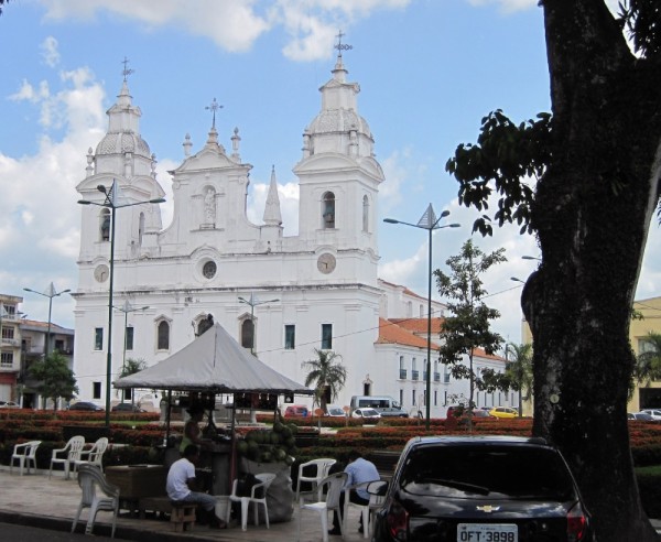 There were these HUGE Catholic churches all over Belem - and most of them were 200 to 300 years old.