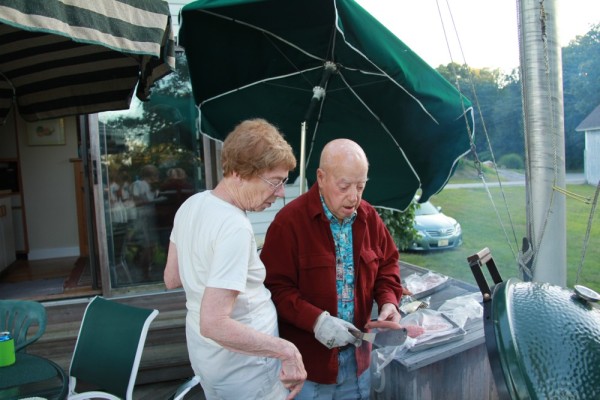 Here they are: Mr and Mrs Farrington (Rose and Don) organising a cookout on Noank just for us. Yum!!