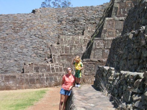 IMG_1993_1_1: Anne and Kara at the ancient ruins at Tzintintuan 