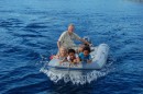 BoraBora: Uwe dinghies the kids at Bora Bora
