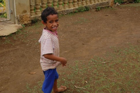 Hapai 0300001: Little boy running at Uoa