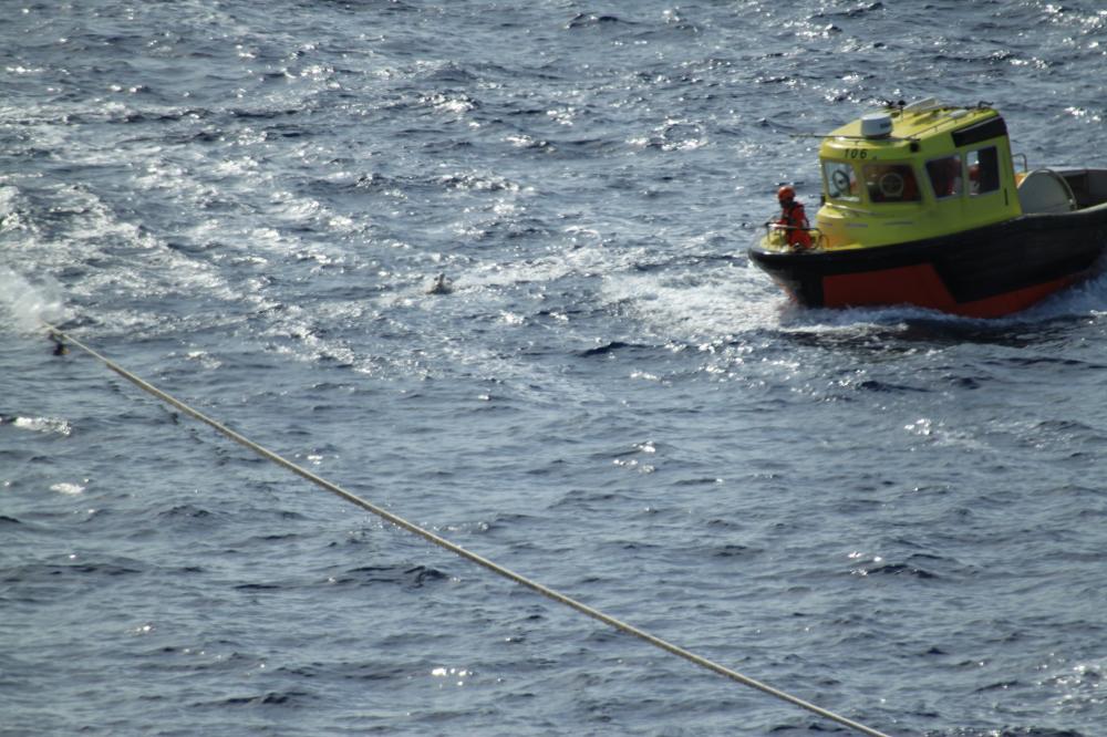 Preparing to cut free: Here workboat 1 is preparing cutting equipment to free the nets , at this stage we are also assessing the problem and continually observing any debris 