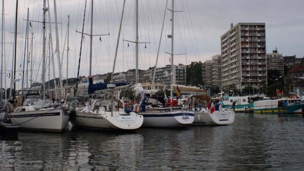 Boulogne s/Mer: rafting up.